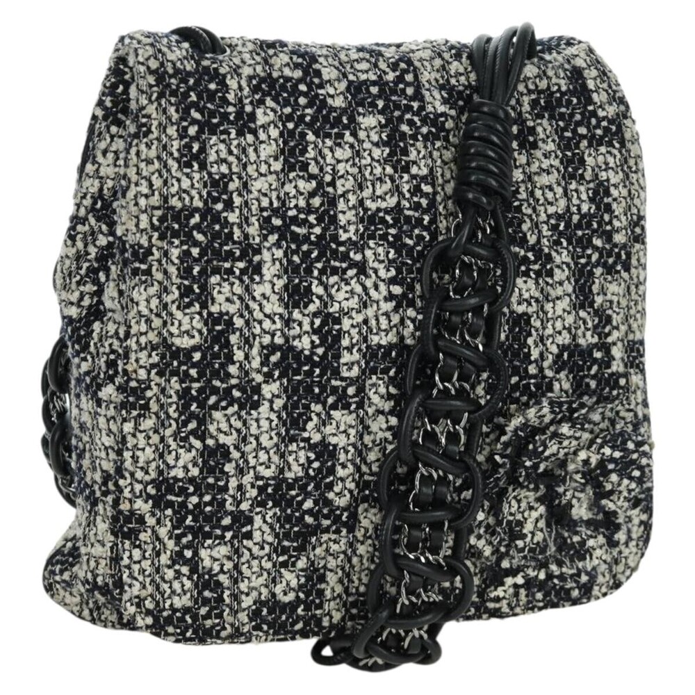 Chanel Camellia Messenger Tweed Large